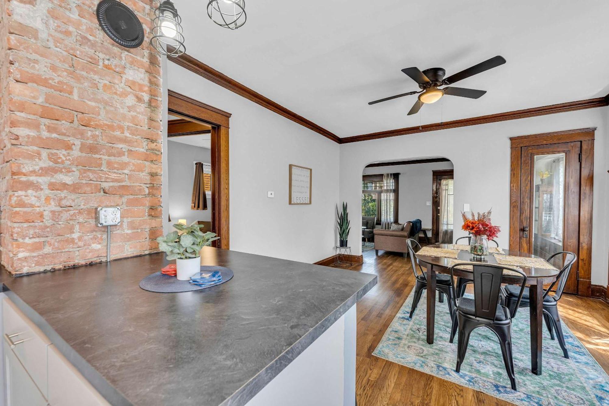 Beautifully Remodeled Duplex Apt In West Blvd Cleveland Eksteriør bilde